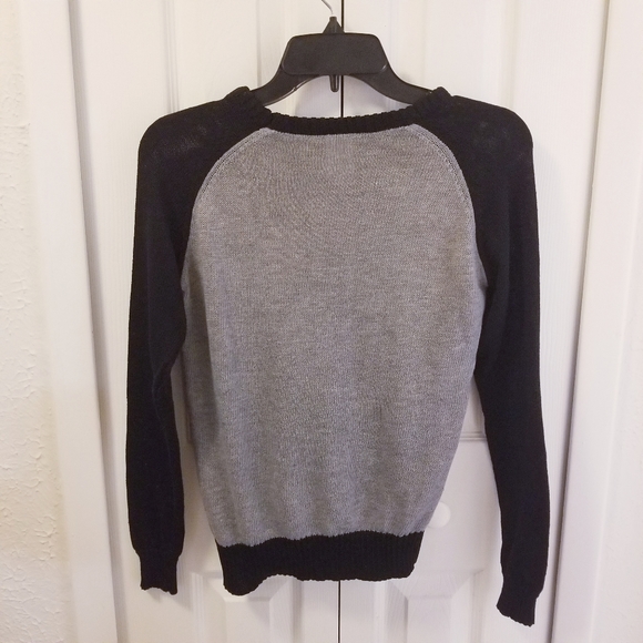 Disney,Minnie Mouse Sweater - Picture 3 of 7